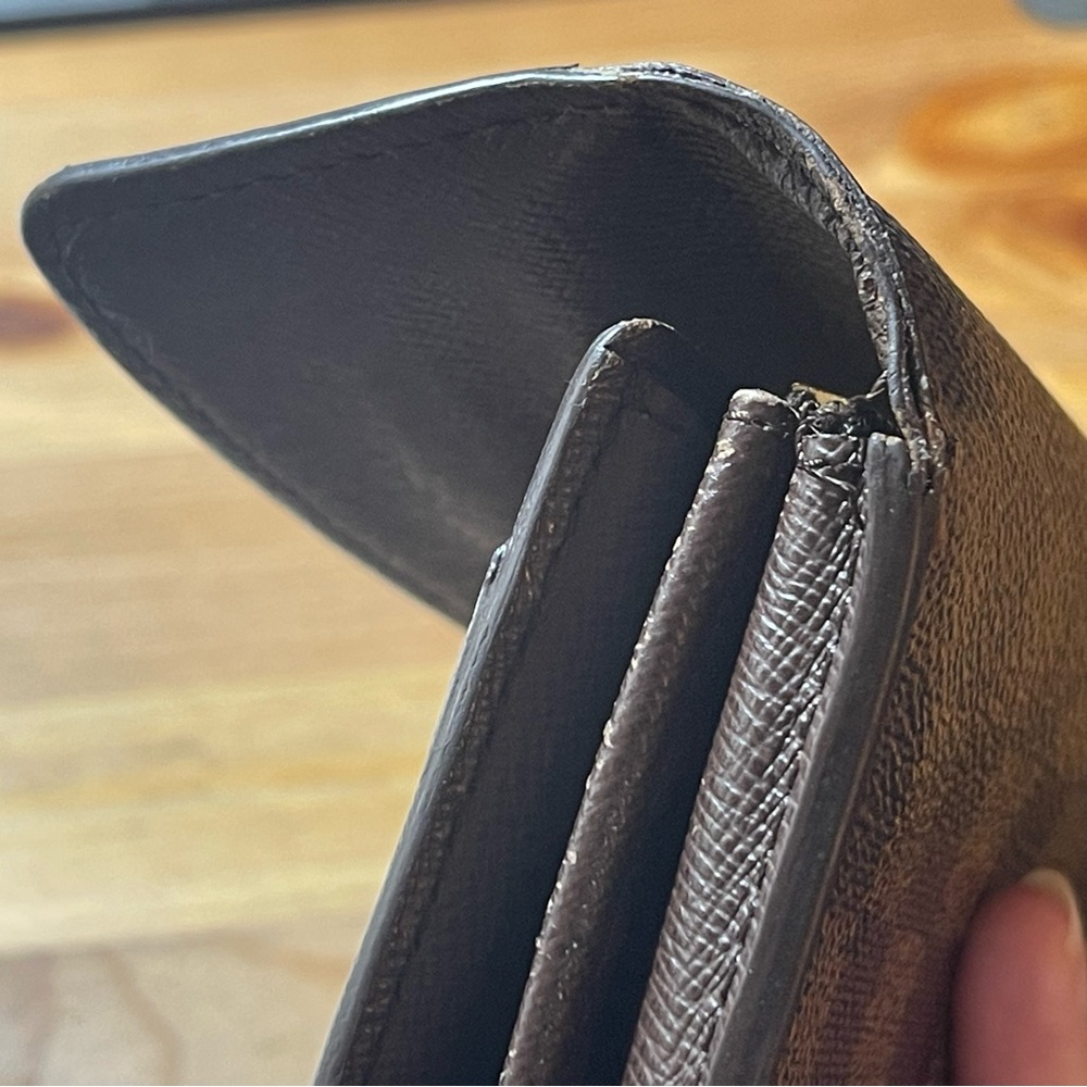 11046 Louis Damier Long Wallet in good condition, Snap not working Easy fix!! - Picture 7 of 16